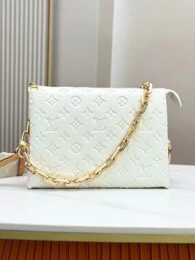 🌟Louis Vuitton Lambskin Coussin PM M57793 Cream